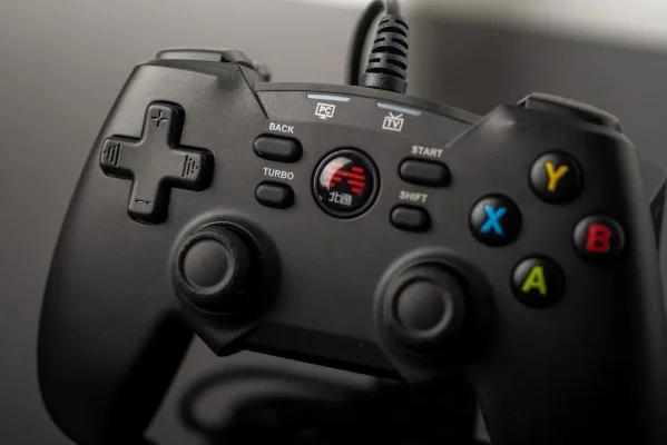 NBA2K22游戏手柄推荐：人体工学北通、电竞级飞智、无线雷柏，性价比北通蝙蝠&雷神