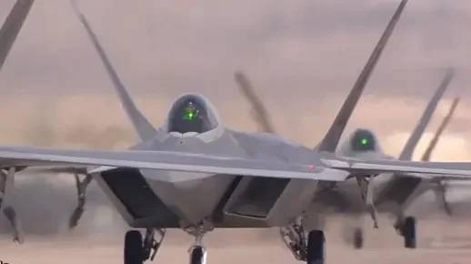 F22猛禽战斗机操作攻略：起飞、基本操作及视角控制技巧